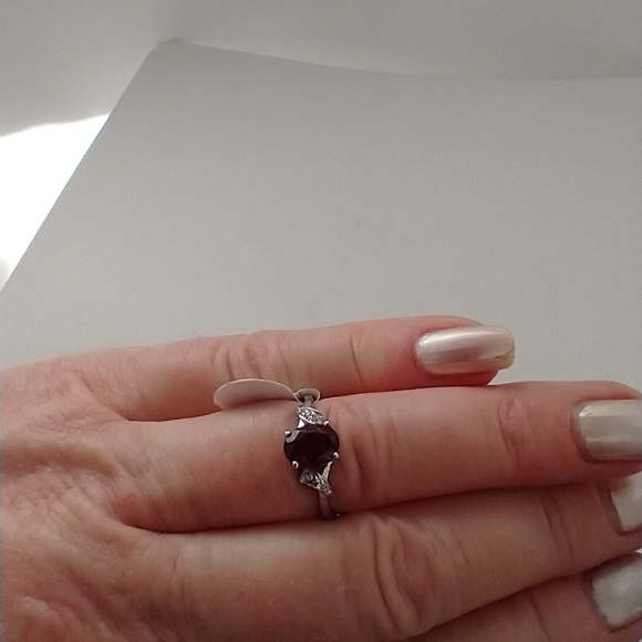 Genuine Garnet and Sterling Silver ring - Picture 6 of 10